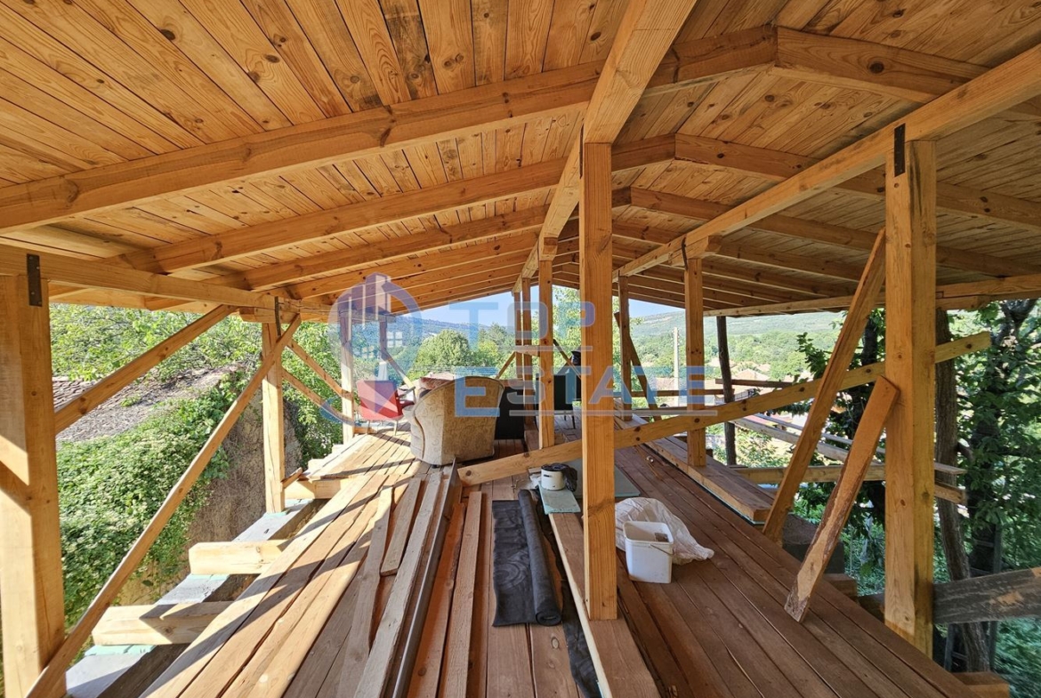 Къща с голям двор в село Горско Косово до язовир Александър Стамболийски - 0