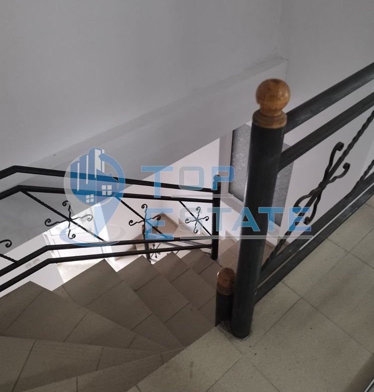 Просторен офис със самостоятелен достъп под наем в град Горна Оряховица - 0