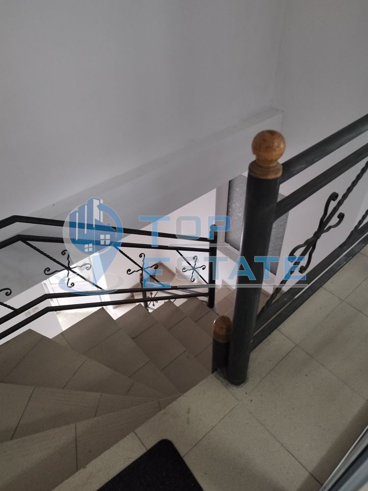 Просторен офис със самостоятелен достъп под наем в град Горна Оряховица-0 Просторен офис със самостоятелен достъп под наем в град Горна Оряховица - 0