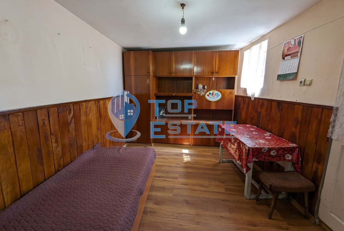 Двуетажна къща с кладенец и гараж в град Сухиндол - 0