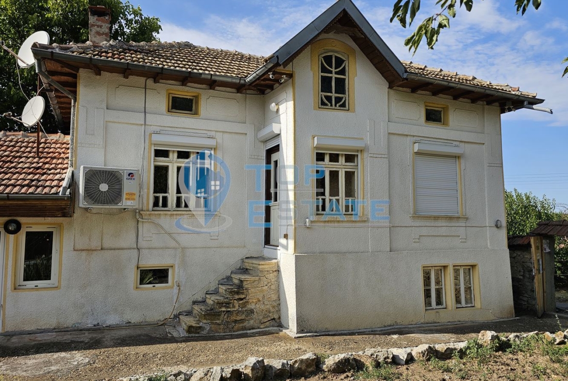 Ремонтирана и обзаведена къща с два санитарни възела в село Хотница, област Велико Търново - 0