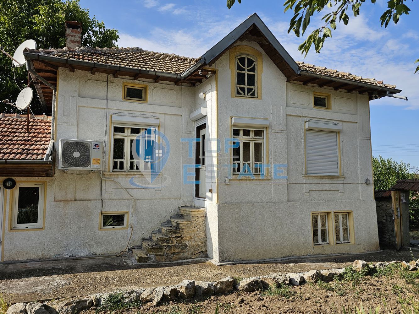 Ремонтирана и обзаведена къща с два санитарни възела в село Хотница, област Велико Търново - 0