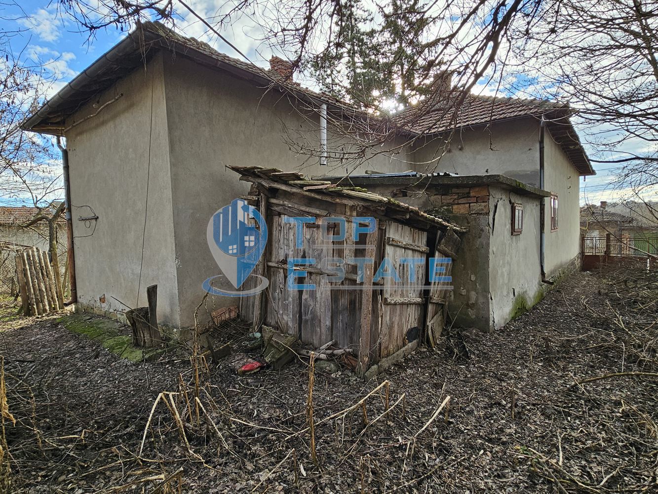 Тухлена къща с вътрешна тоалетна и голям двор в село Драгомирово, община Свищов - 0