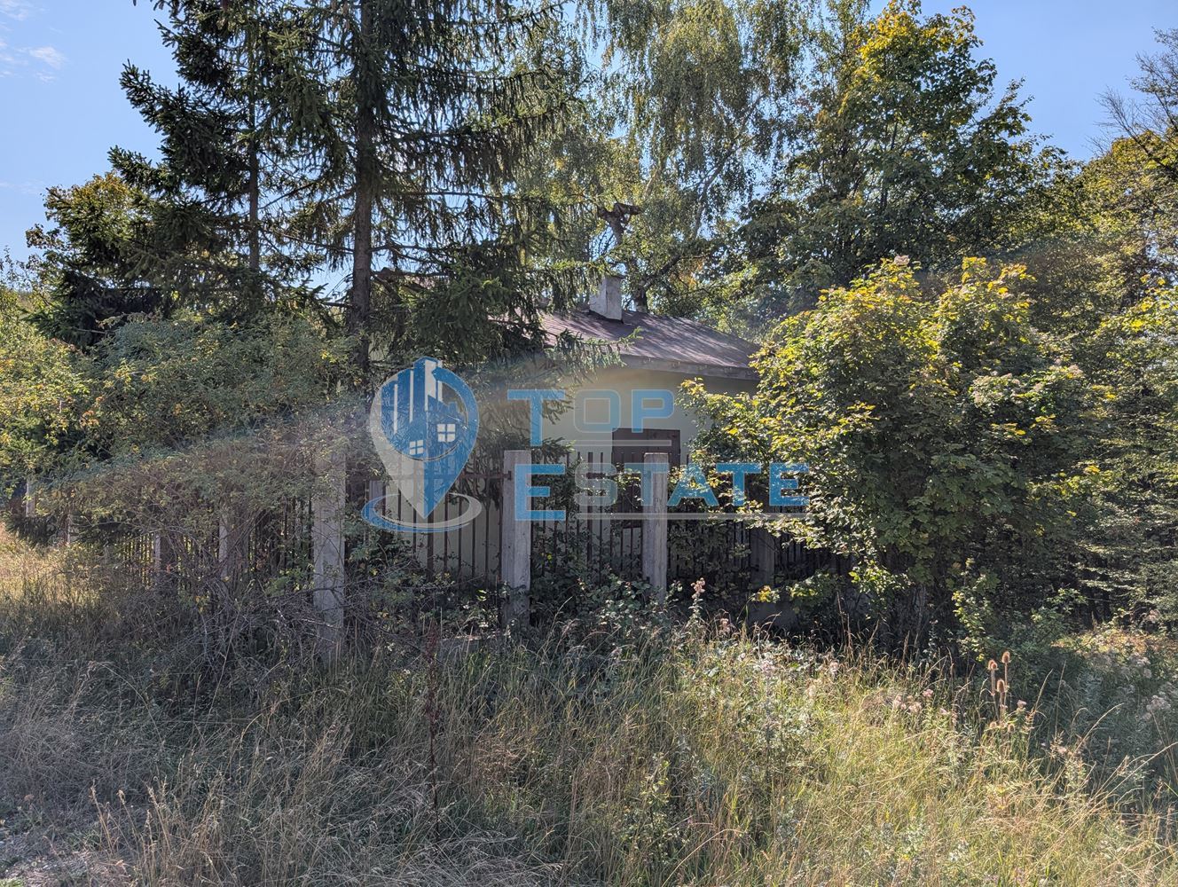 Едноетажна къща в централната част на Стара планина, в землището на село Станчов хан - 0