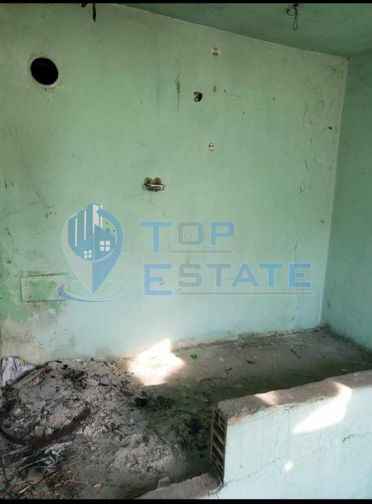 Тухлена къща с двор в село Горско Калугерово-0 Тухлена къща с двор в село Горско Калугерово - 0