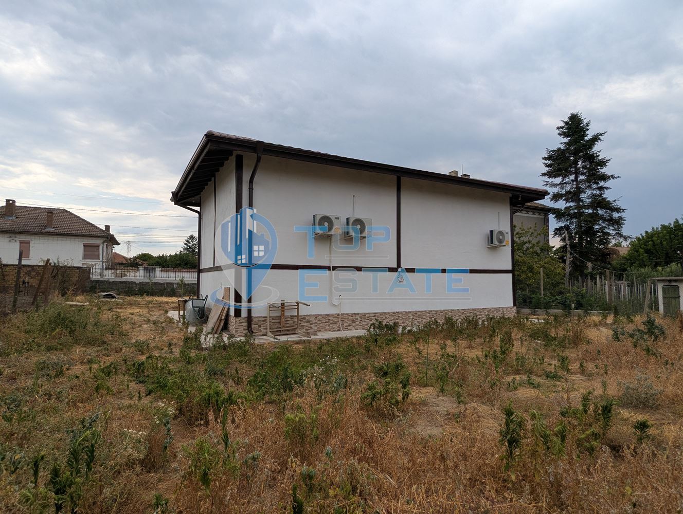 Двуетажна реновирана тухлена къща на центъра на село Поликраище, област Велико Търново - 0