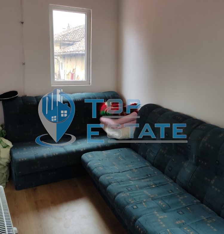 Къща разположена на асфалтова улица в с. Самоводене, област Велико Търново. - 0