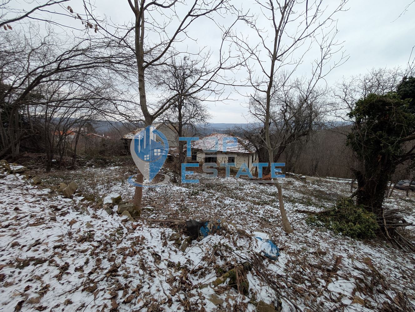 Парцел със стара къща в близост до град Трявна - 0