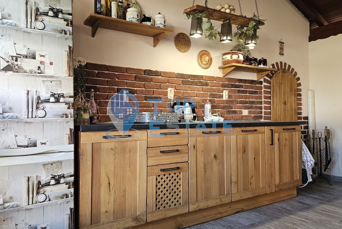 Обзаведена къща с три спални, барбекю, двор и гараж в село Поликраище, област Велико Търново - 0