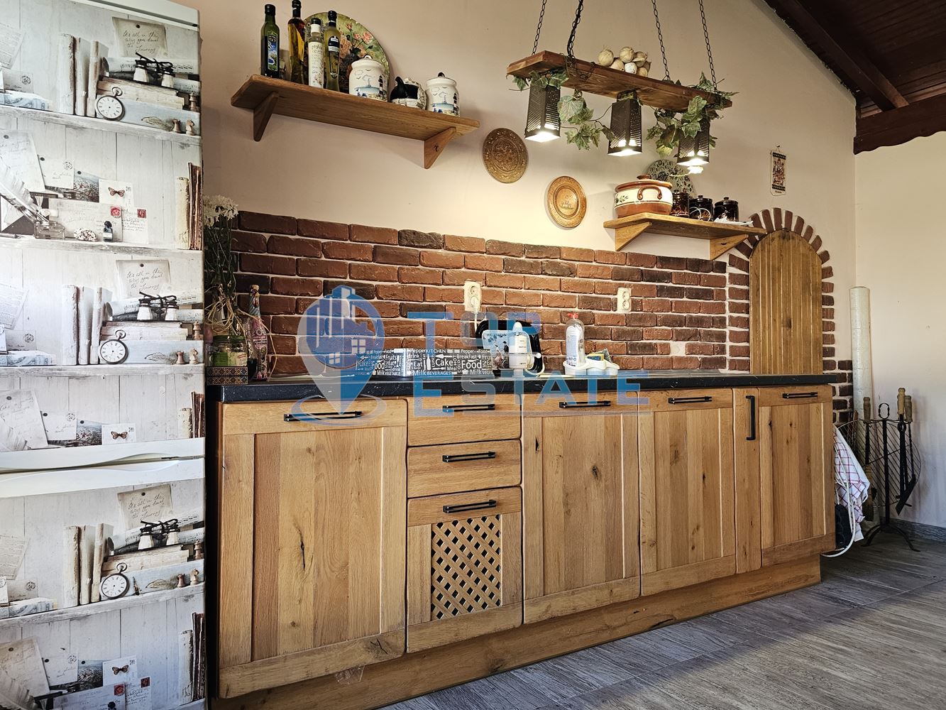 Обзаведена къща с три спални, барбекю, двор и гараж в село Поликраище, област Велико Търново-0 Обзаведена къща с три спални, барбекю, двор и гараж в село Поликраище, област Велико Търново - 0