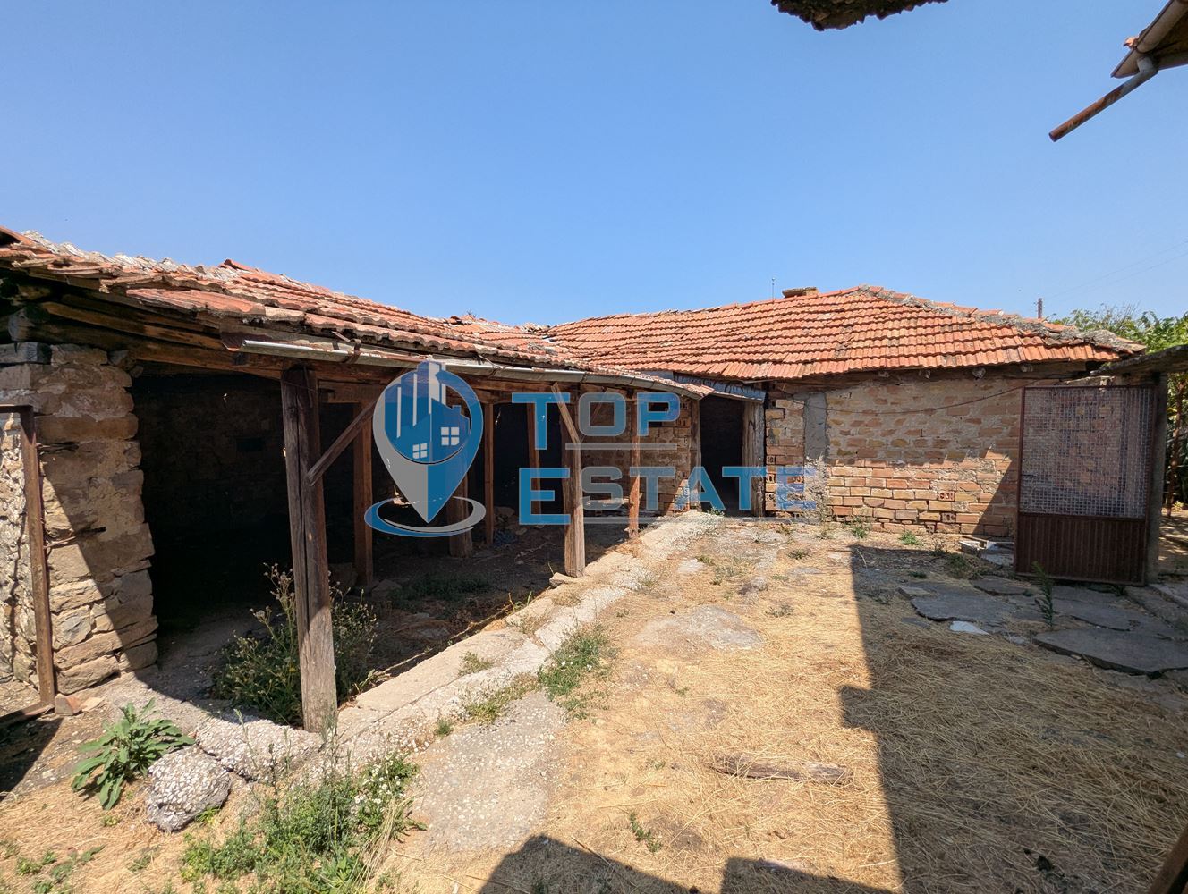 Двуетажна тухлена къща в село Драгижево, област Велико Търново - 0