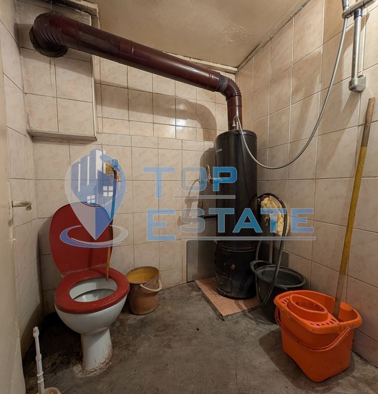 Едноетажна къща с кладенец и гараж в квартал Калтинец, град Горна Оряховица - 0