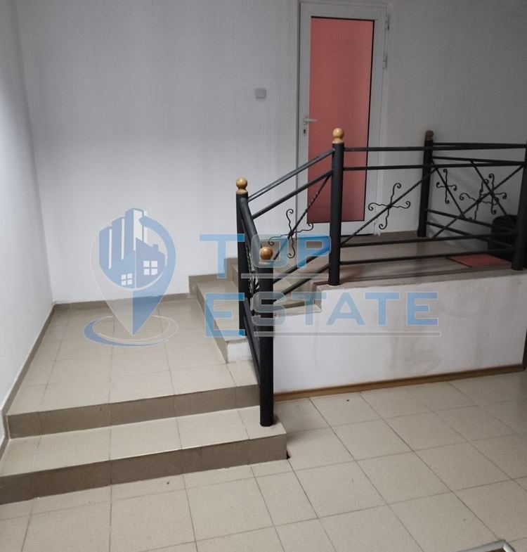 Просторен офис със самостоятелен достъп под наем в град Горна Оряховица - 0