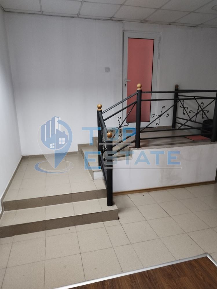 Просторен офис със самостоятелен достъп под наем в град Горна Оряховица-0 Просторен офис със самостоятелен достъп под наем в град Горна Оряховица - 0