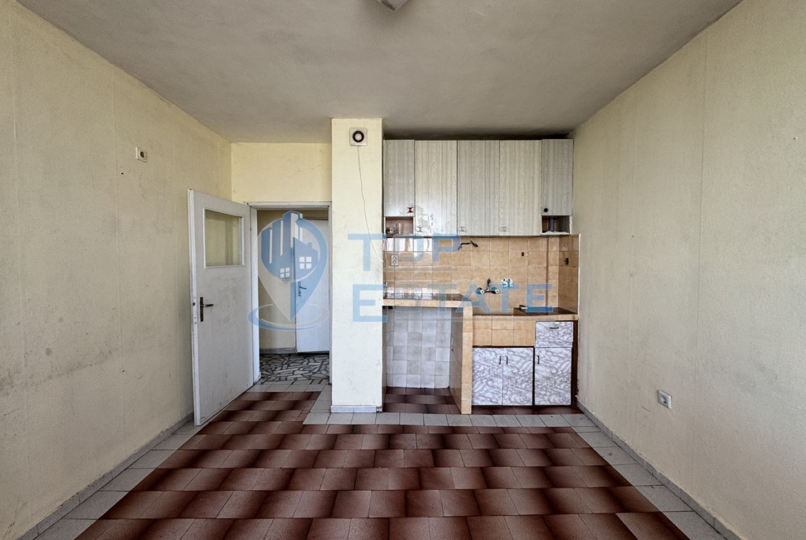 Тристаен тухлен апартамент в квартал Бузлуджа, град Велико Търново - 0