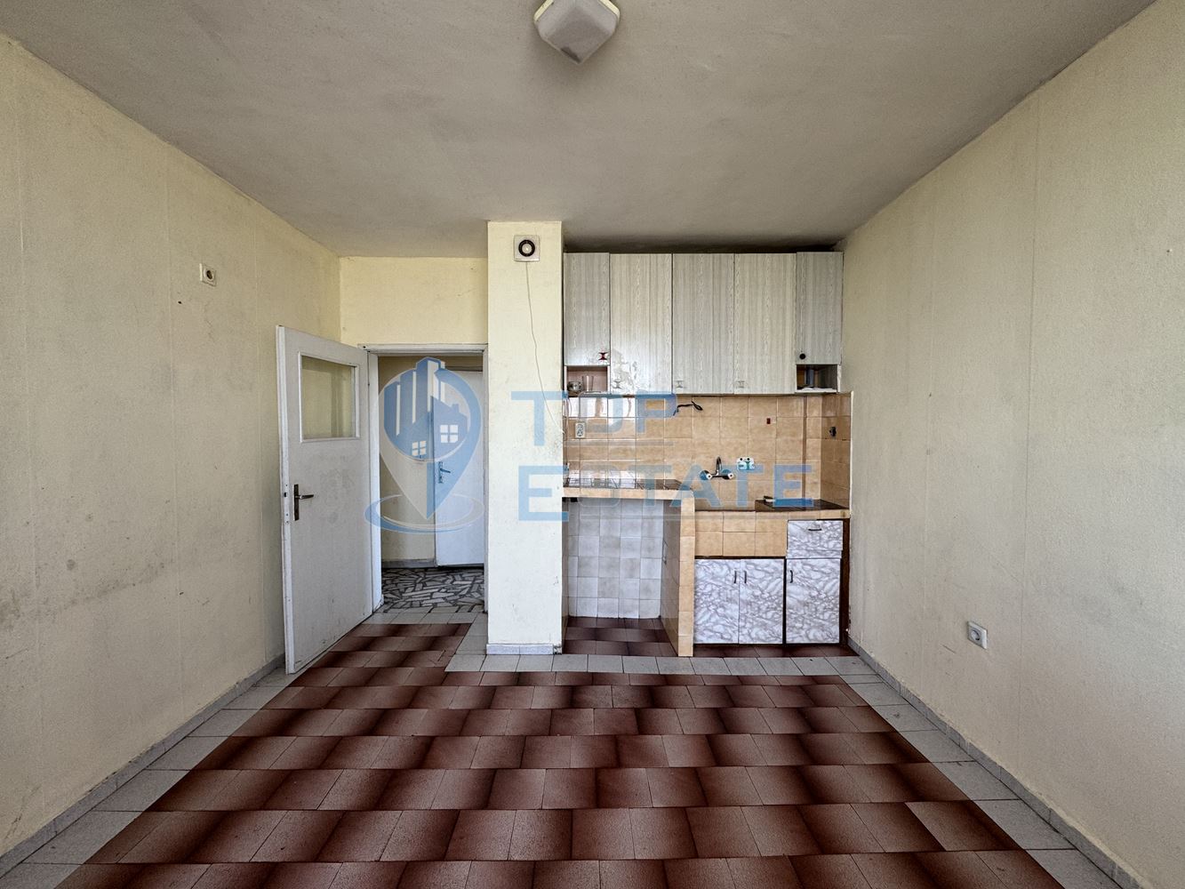 Тристаен тухлен апартамент в квартал Бузлуджа, град Велико Търново - 0