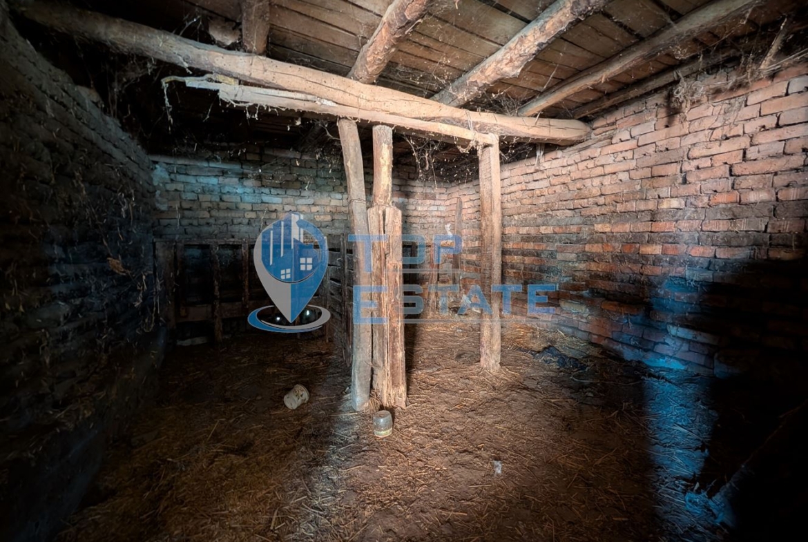 Едноетажна тухлена къща с гараж в село Павел - 0