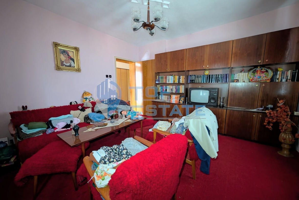 Двуетажна тухлена къща с панорамна гледка в град Плачковци - 0