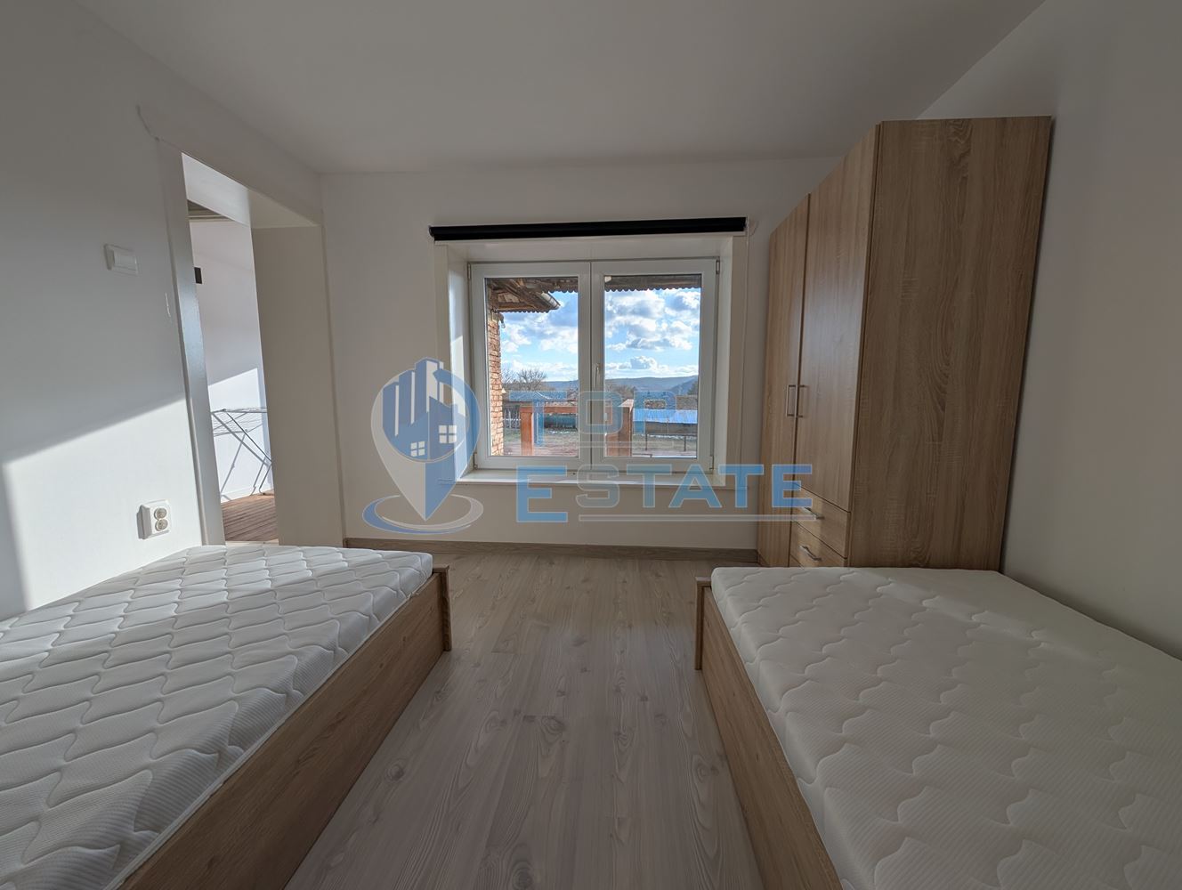 Реновирана тухлена къща с красива панорама и басейн в село Садина-0 Реновирана тухлена къща с красива панорама и басейн в село Садина - 0