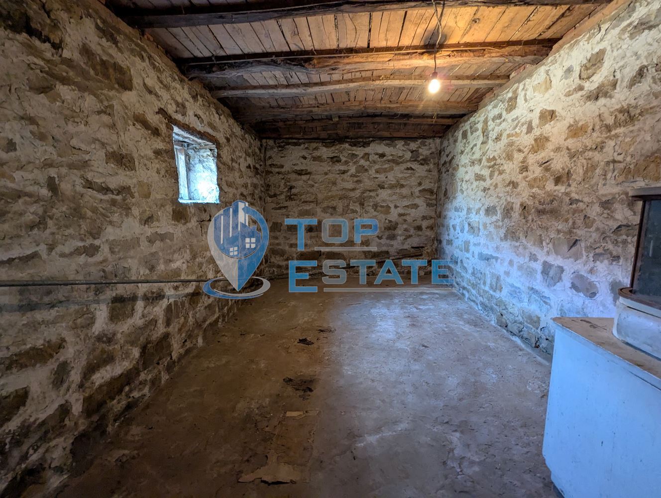 Двуетажна тухлена къща в село Драгижево, област Велико Търново - 0