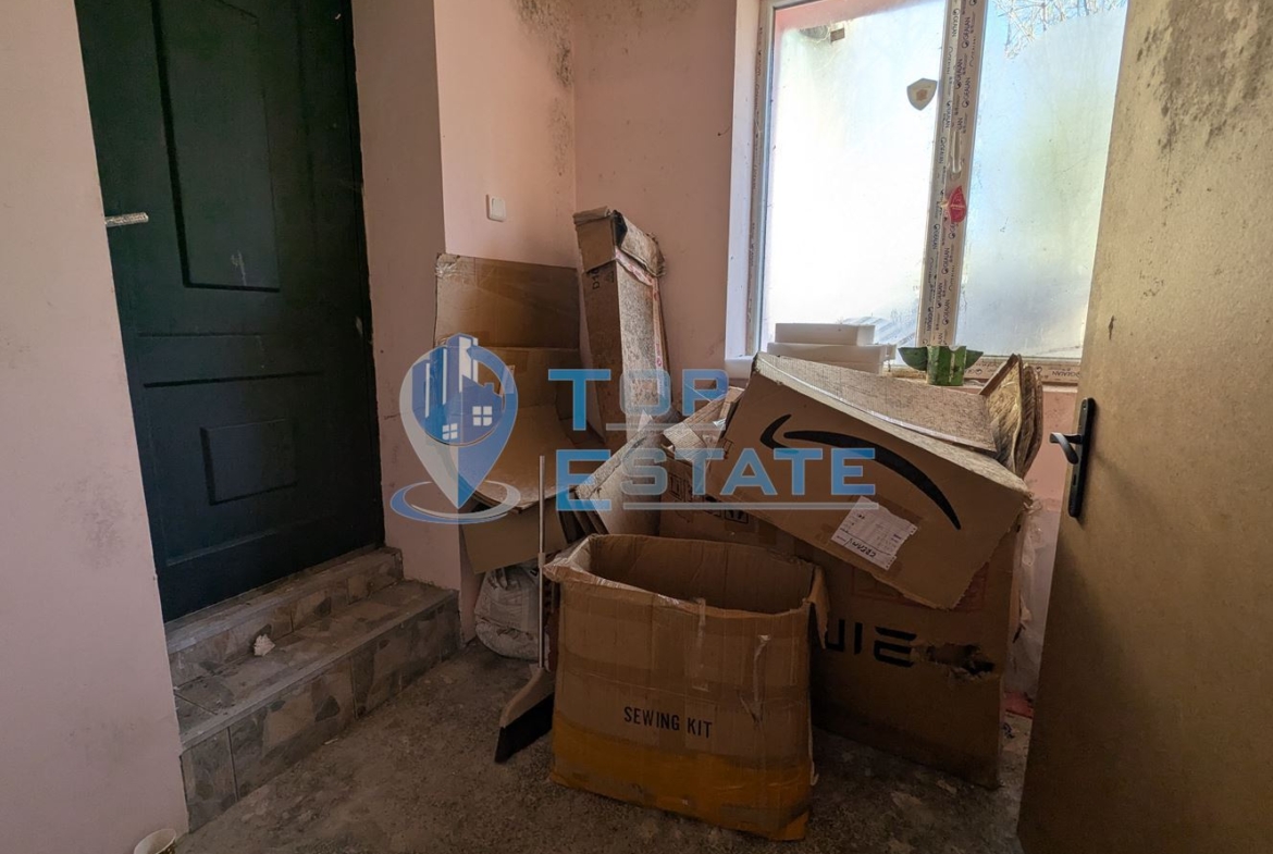 Търговско помещение на центъра на село Първомайци, област Велико Търново - 0