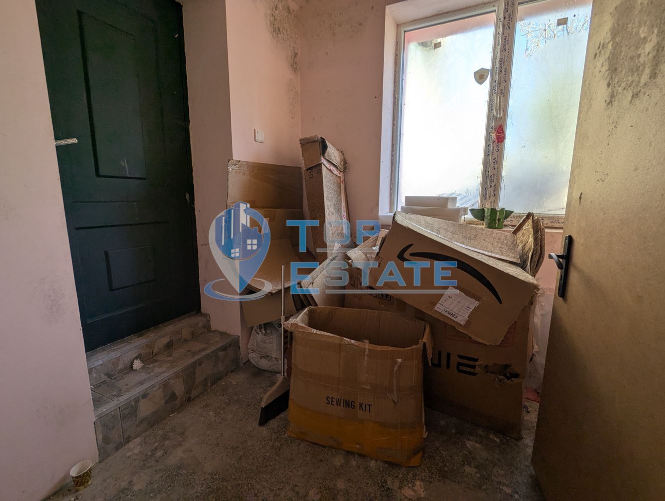 Търговско помещение на центъра на село Първомайци, област Велико Търново - 0