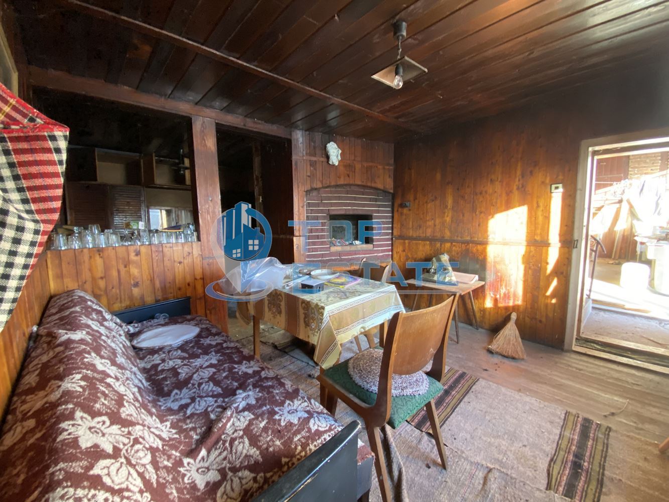 Двуетажна тухлена къща с панорамна гледка в с. Коевци, област Велико Търново. - 0