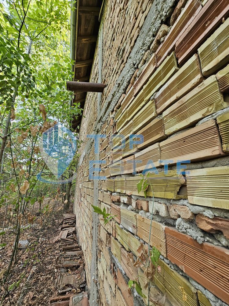 Тухлена промишлена сграда с ток и вода в с. Алеково, област Велико Търново-0 Тухлена промишлена сграда с ток и вода в с. Алеково, област Велико Търново - 0