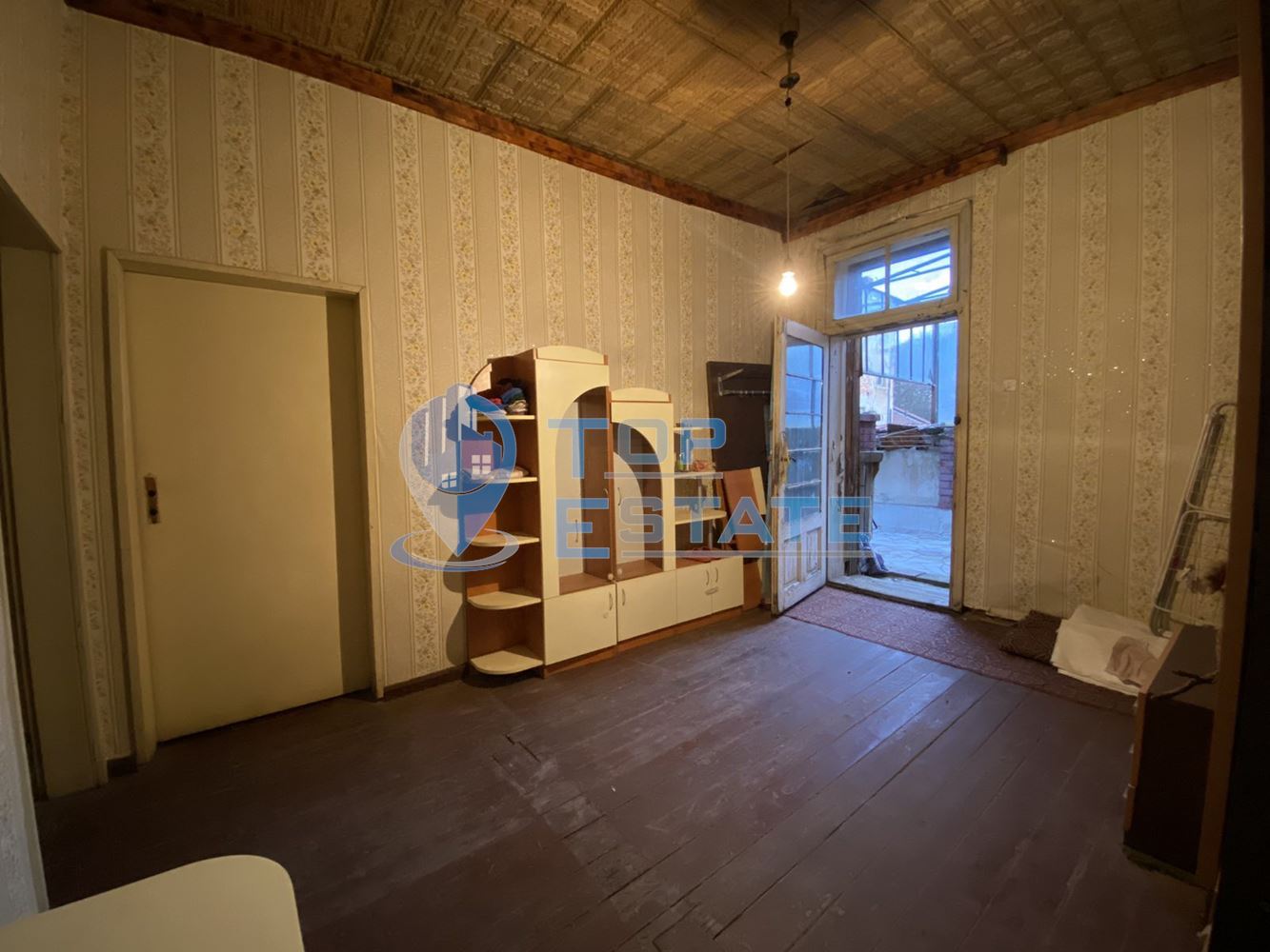 Двуетажна тухлена къща в кв. Гарата, гр. Горна Оряховица, област Велико Търново - 0