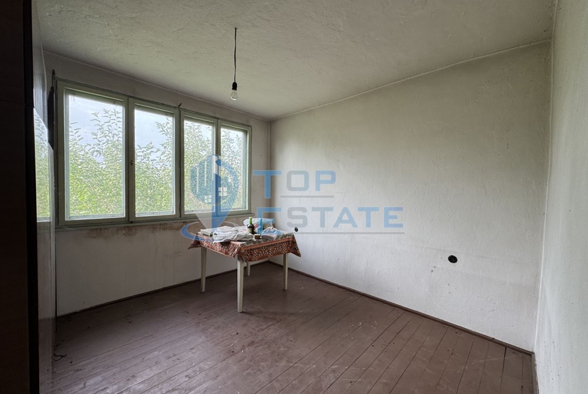 Етаж от къща със сутеренен етаж в град Павликени, област Велико Търново - 0