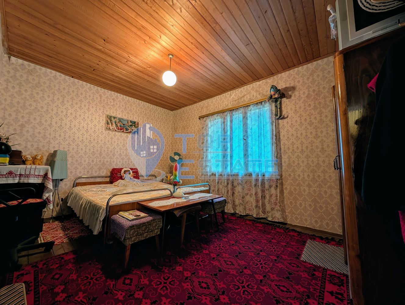 Едноетажна къща с множество стопански постройки и голям двор в село Хаджидимитрово - 0