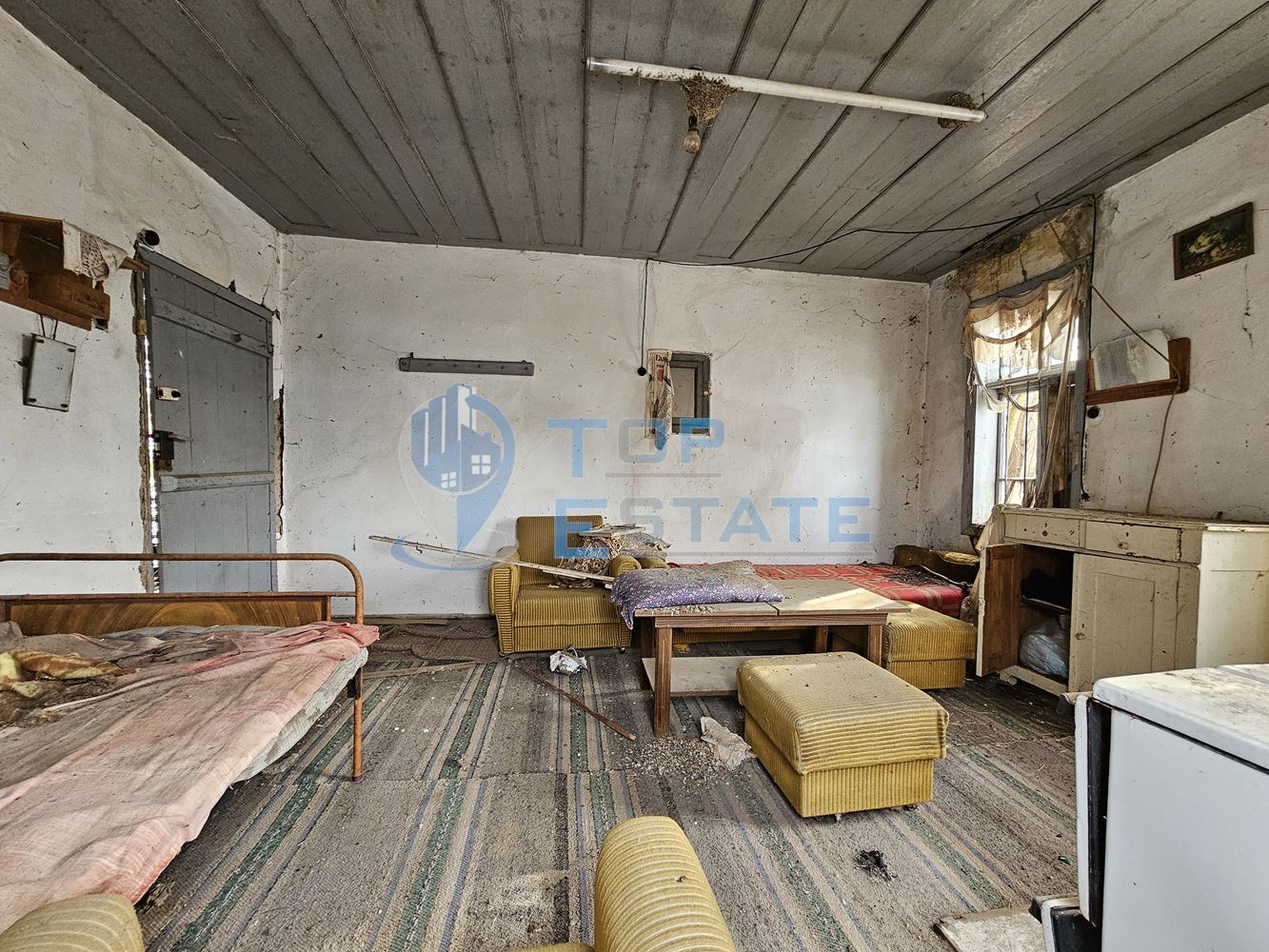 Парцел със стара къща с кладенец в центъра на село Горски Сеновец, община Стражица - 0