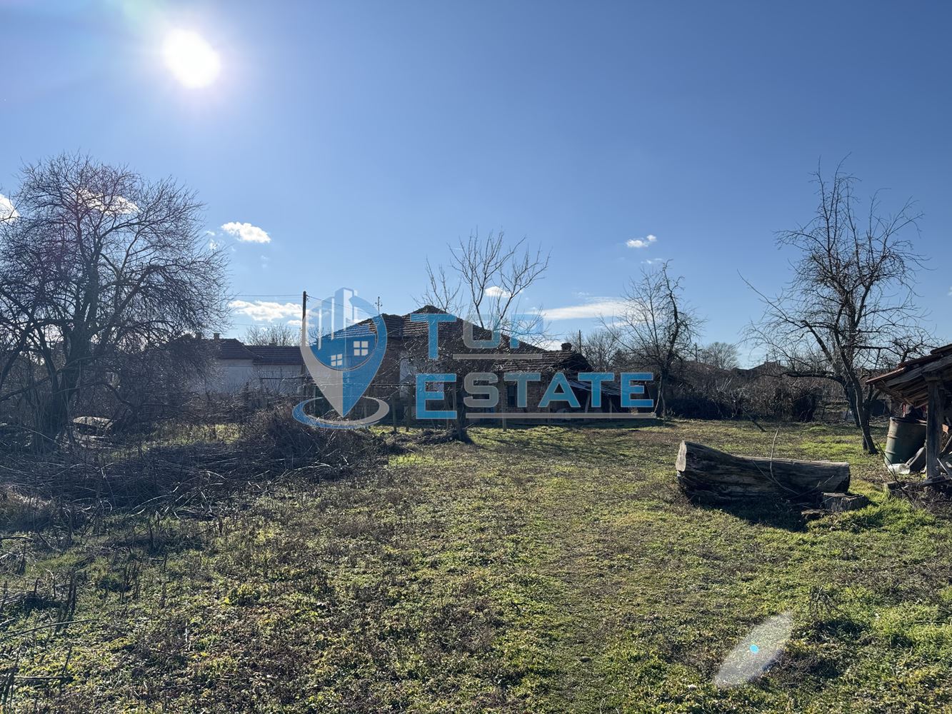 Тухлена къща с кладенец в с. Козаревец, област Велико Търново - 0