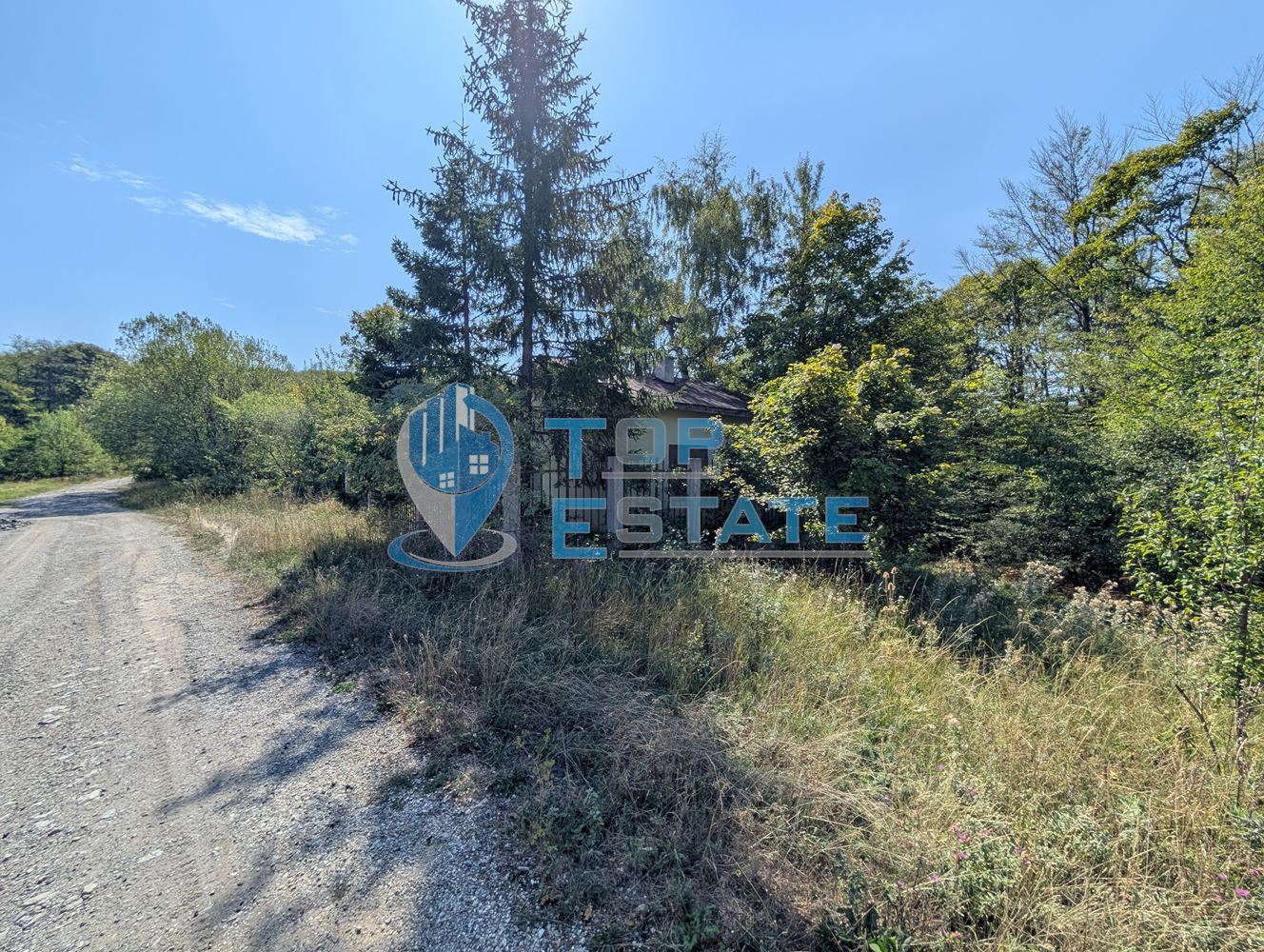 Едноетажна къща в централната част на Стара планина, в землището на село Станчов хан - 0