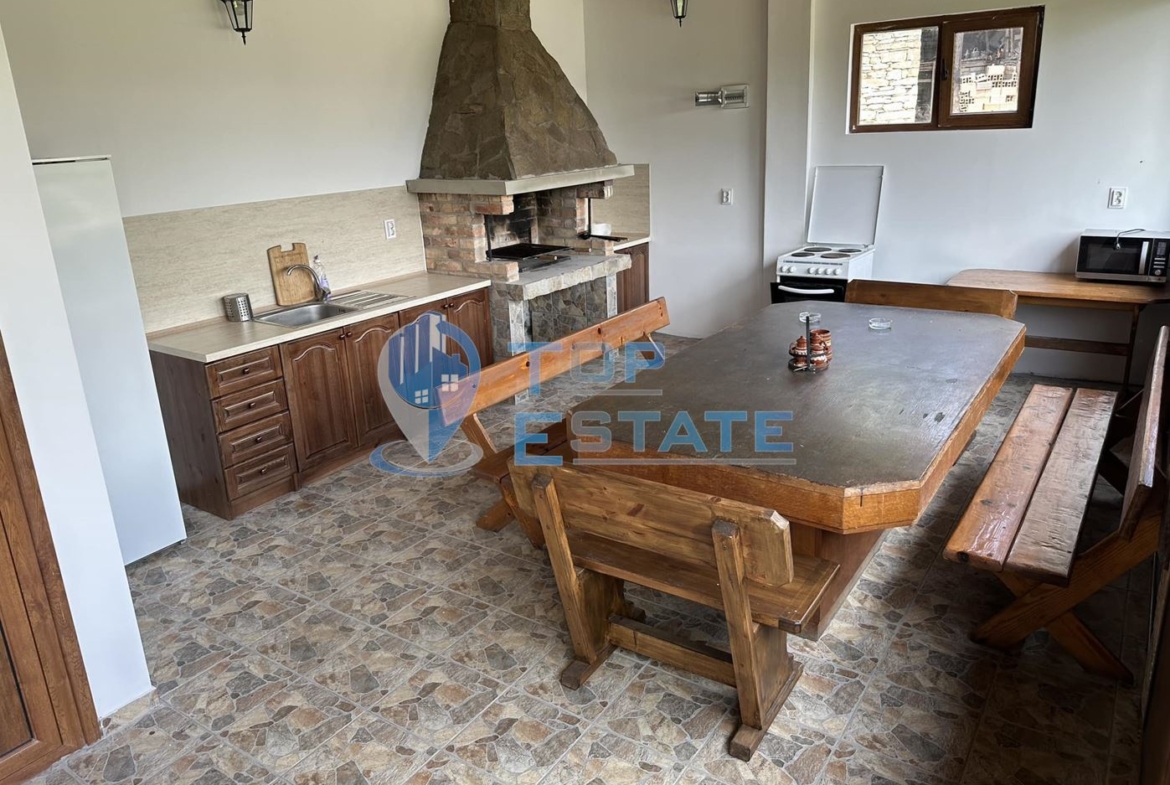 Функционираща къща за гости с басейн и панорамна гледка в село Кисьовци, област Велико Търново - 0