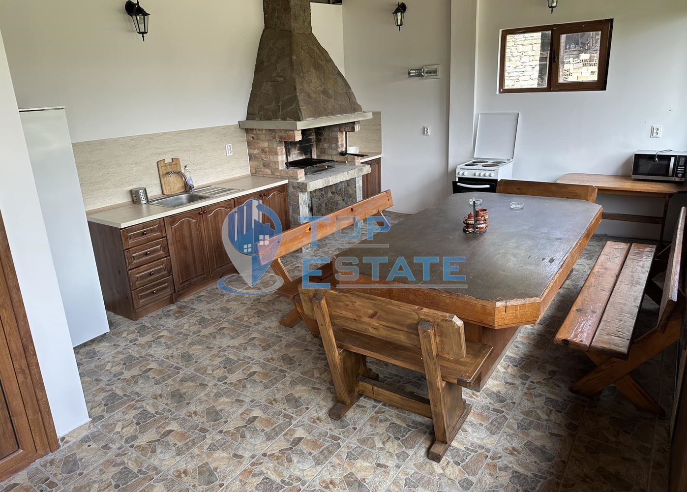 Функционираща къща за гости с басейн и панорамна гледка в село Кисьовци, област Велико Търново - 0