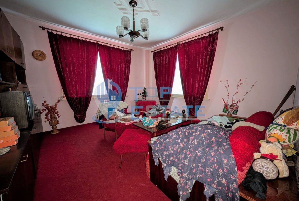 Двуетажна тухлена къща с панорамна гледка в град Плачковци - 0