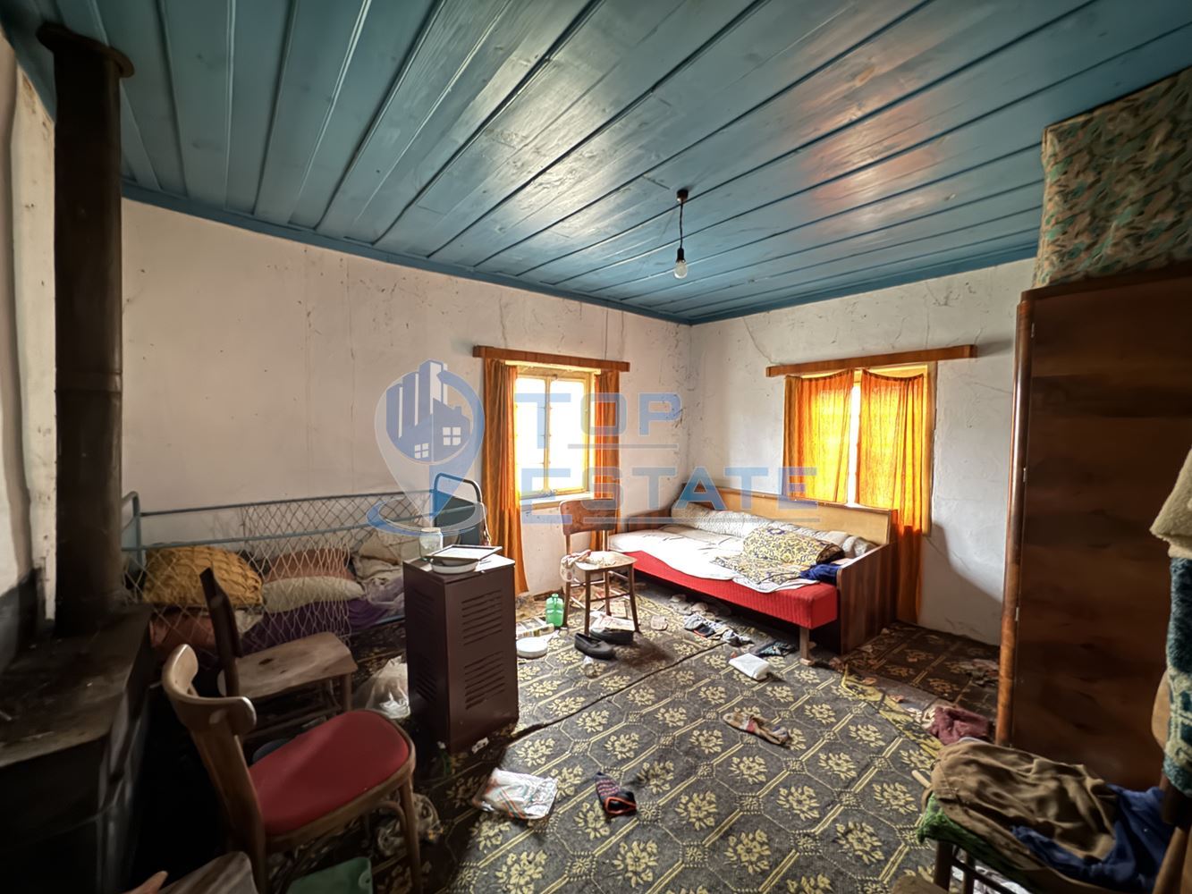 Двуетажна къща с кладенец и стопанска постройка в село Николаево, област Велико Търново - 0