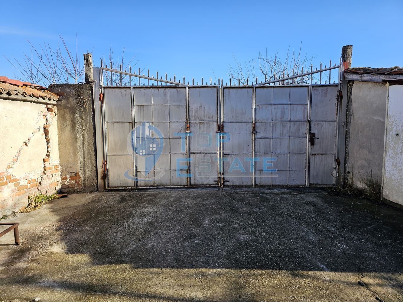 Новопостроена обзаведена къща с втора къща, голям двор и гаражи гр. Лясковец-0 Новопостроена обзаведена къща с втора къща, голям двор и гаражи гр. Лясковец - 0