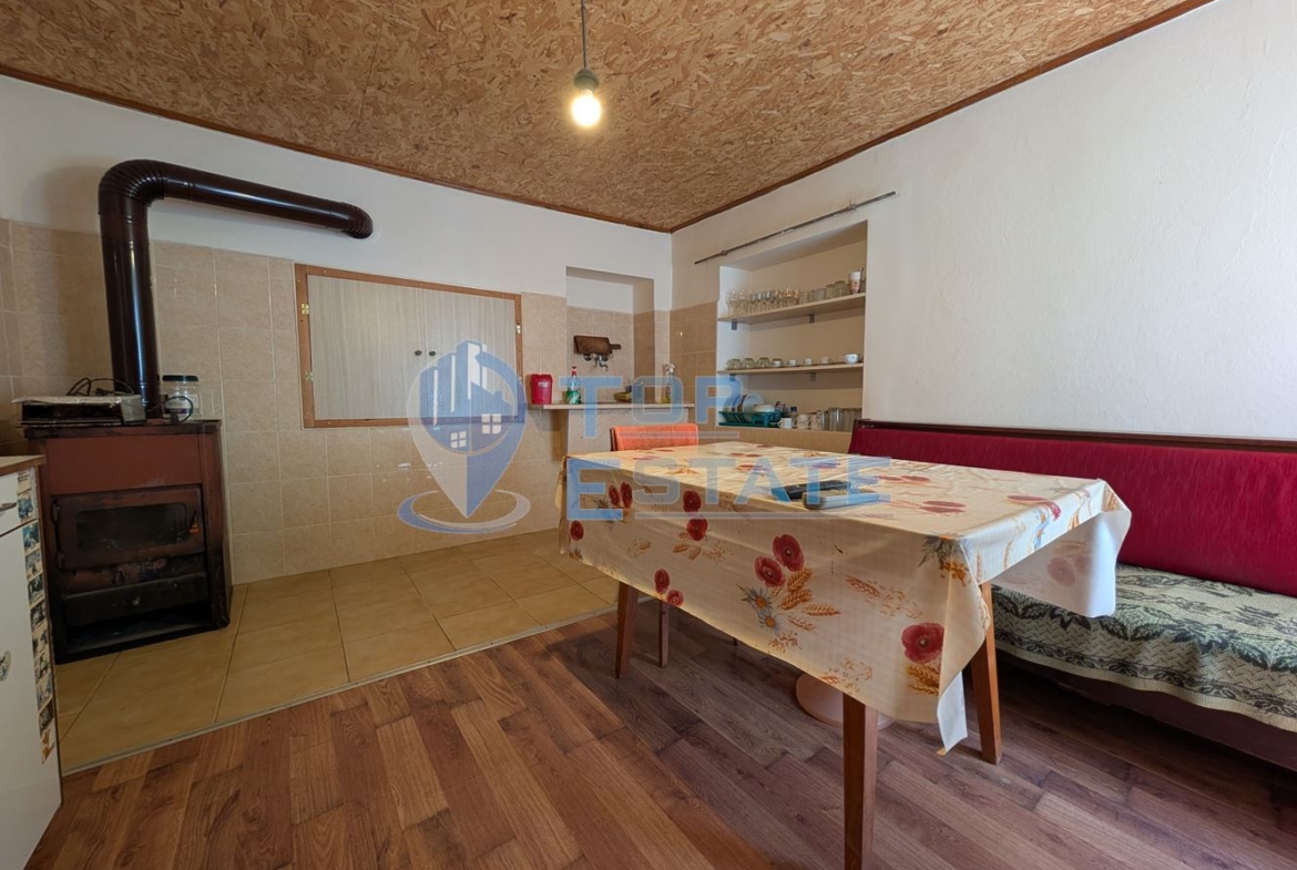 Двуетажна къща след ремонт в село Караисен - 0