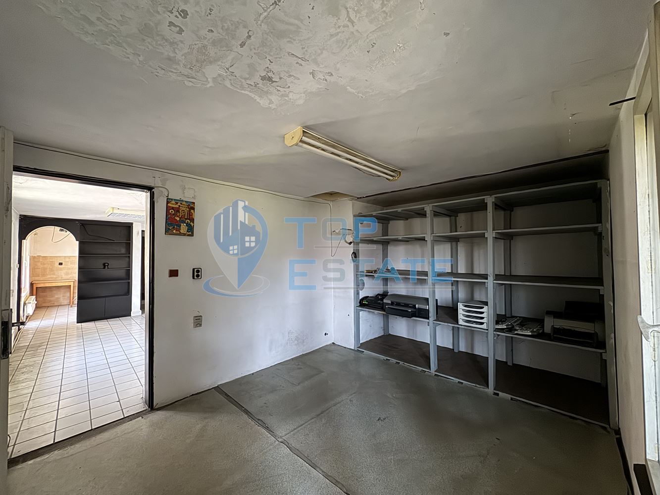 Двуетажна сграда подходяща за развитие на бизнес в центъра на град Павликени, област Велико Търново - 0