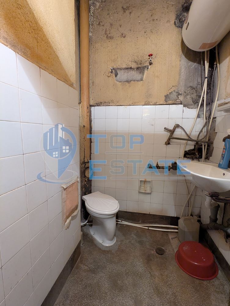 Гарсониера в тухлена сграда в близост до центъра на град Горна Оряховица, област Велико Търново - 0