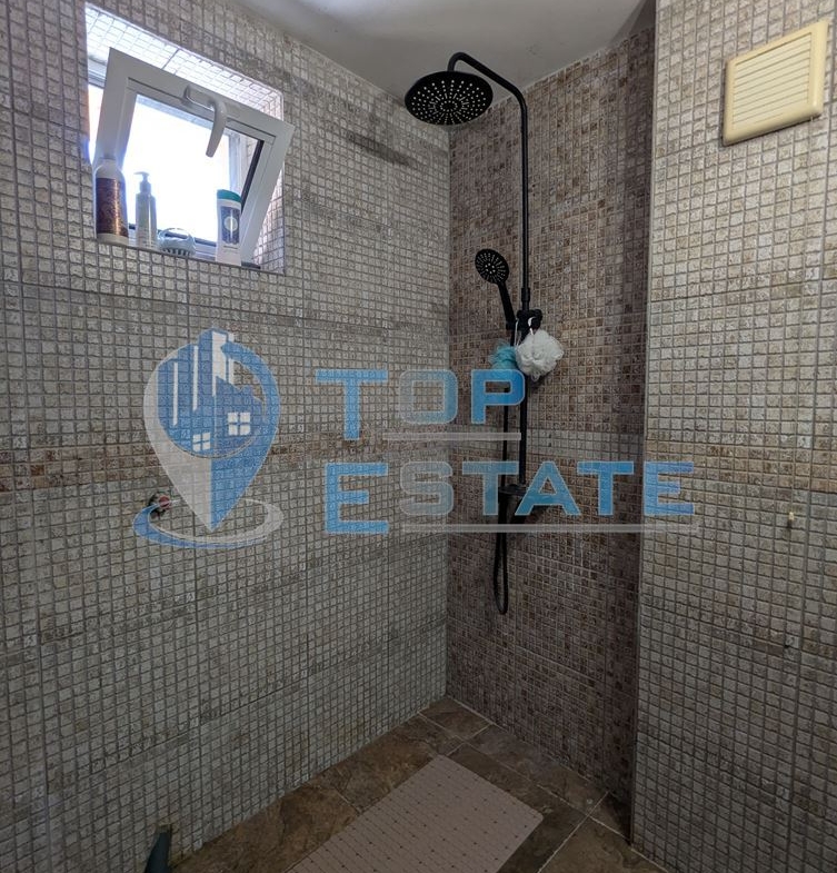 Масивна триетажна къща със сауна и басейн в близост до центъра на град Горна Оряховица, област Велико Търново - 0