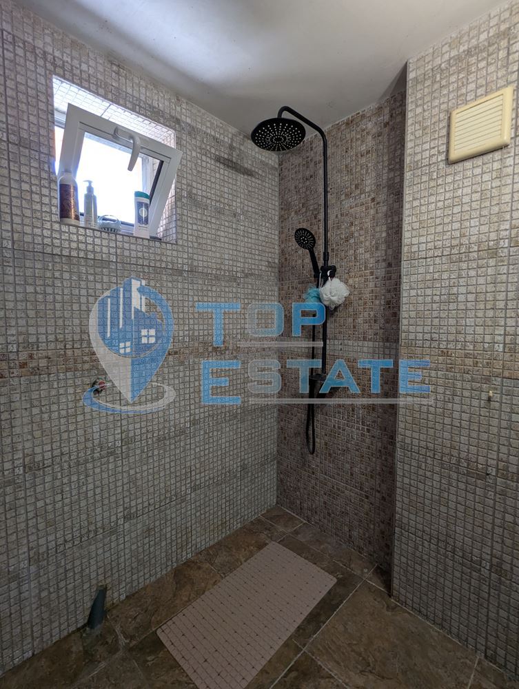 Масивна триетажна къща със сауна и басейн в близост до центъра на град Горна Оряховица, област Велико Търново - 0