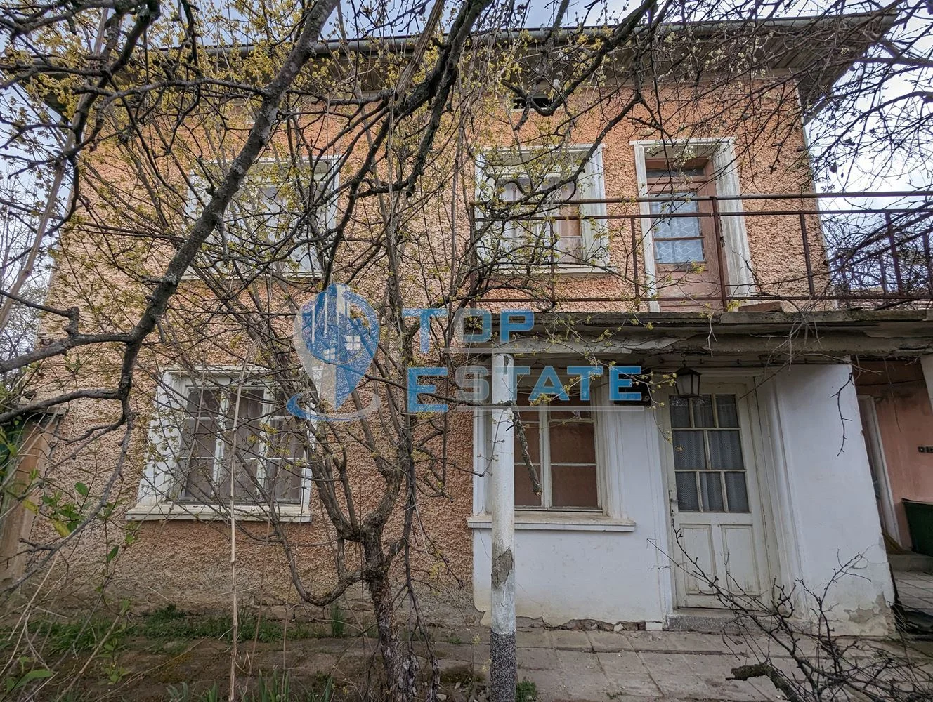 Двуетажна тухлена къща с гараж в с. Добромирка, област Габрово-0 Двуетажна тухлена къща с гараж в с. Добромирка, област Габрово - 0