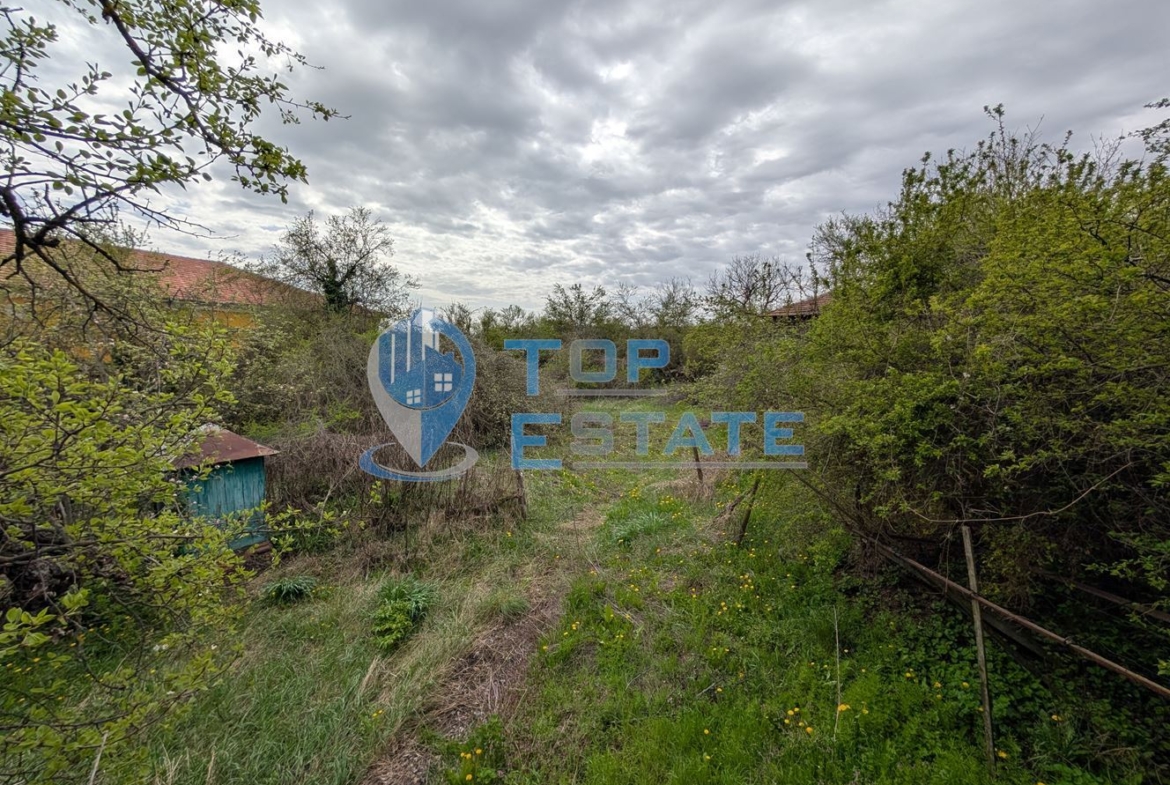 Двуетажна старинна къща с кладенец в село Малки Вършец - 0