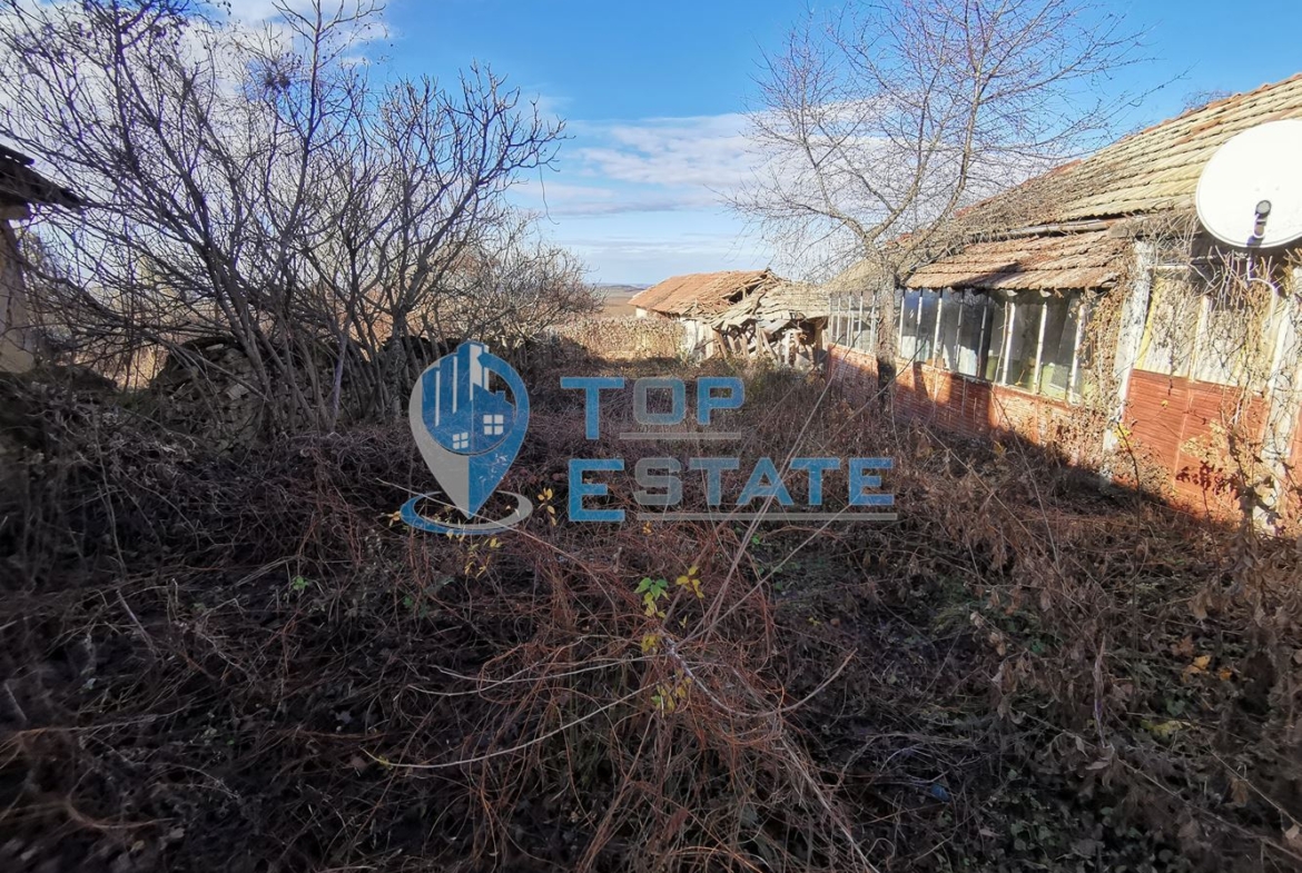 Къща с кладенец и голям двор в село Кавлак, област Велико Търново - 0