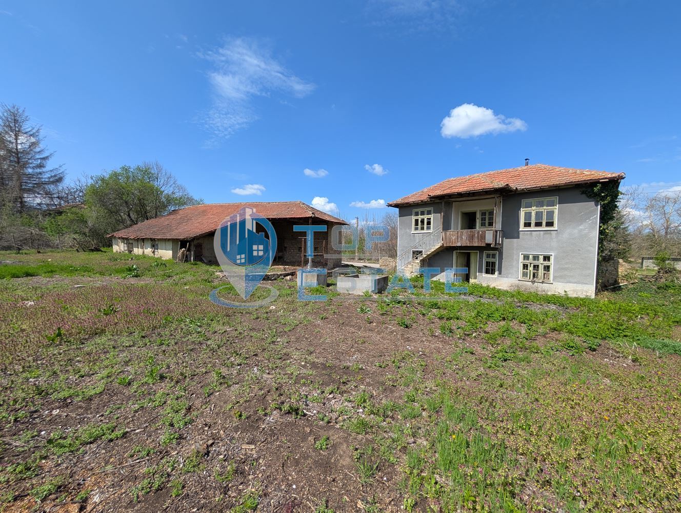 Двуетажна къща с голям двор и кладенец в село Иванча - 0