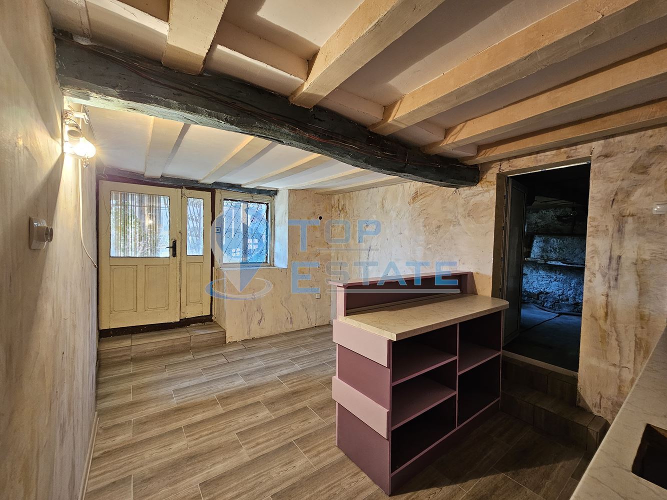 Реновирана къща с голям двор и гараж в село Самоводене - 0