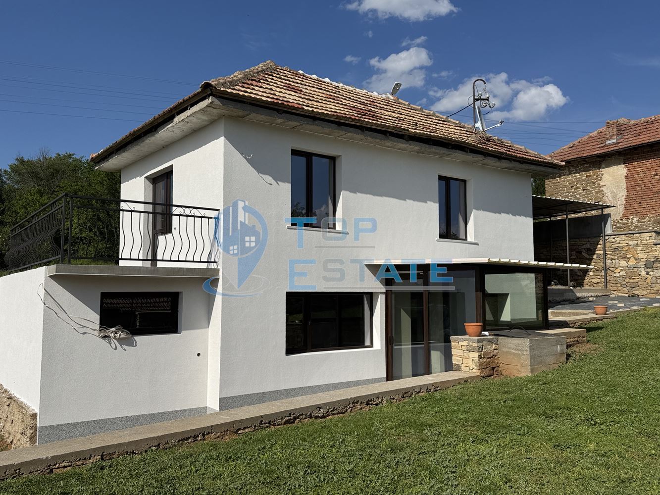 Масивна тухлена къща в с. Вишовград, област Велико Търново - 0